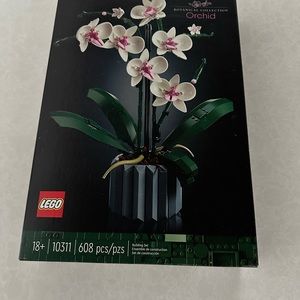 Lego brand new in sealed box Orchid